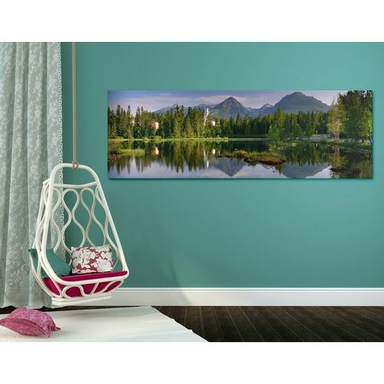 Kép hegyek tükröződése a tó felszínén