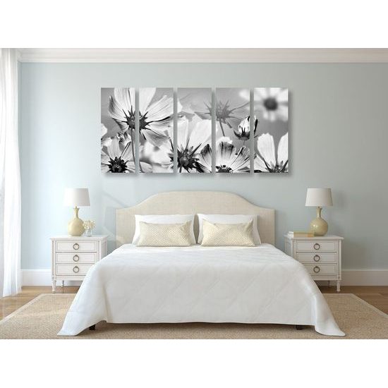 5 részes kép kivirágzott virágokkal teli kert fekete-fehér kivitelben