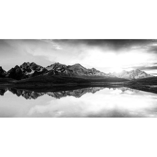 Kép lenyűgöző naplemente a tengerszem felett fekete-fehér kivitelben