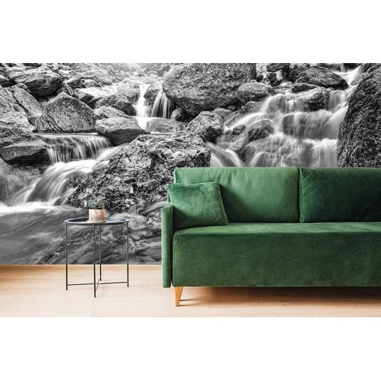 Öntapadó tapéta fekete-fehér vízesések a hegyek közepén