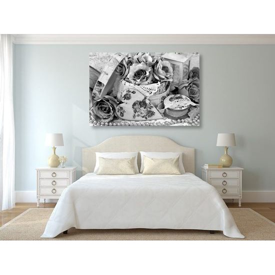 Kép rózsával teli csendélet fekete-fehér kivitelben