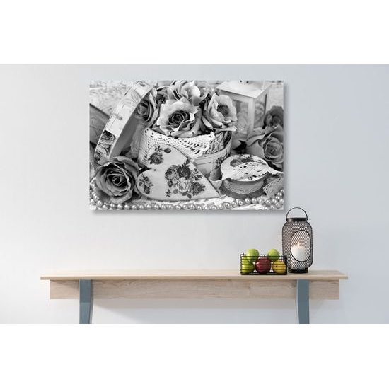Kép rózsával teli csendélet fekete-fehér kivitelben