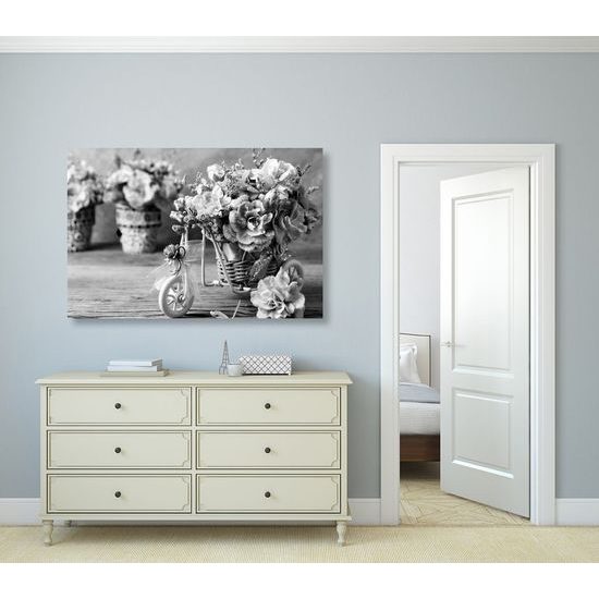 Kép fekete-fehér virágok vintage cserépben