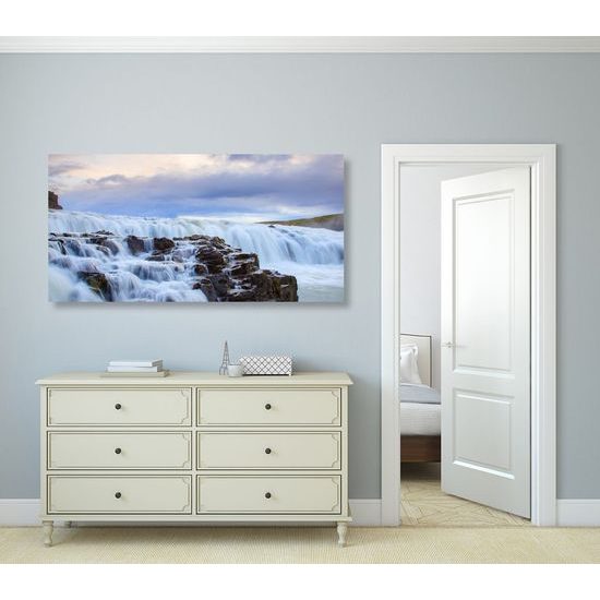 Kép gyönyörű vízesés Izlandon