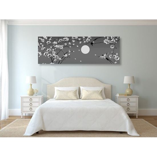 Kép faágak közt repülő madárkák fekete-fehér kivitelben