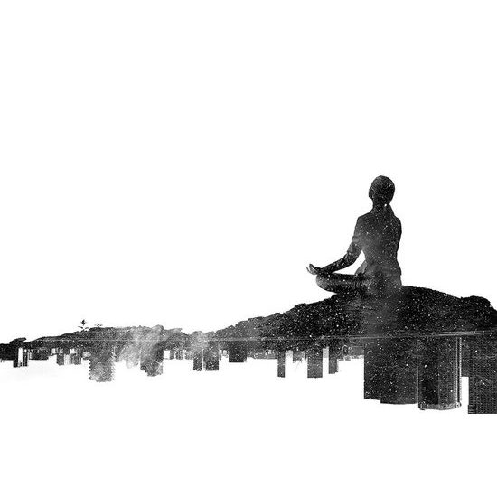 Öntapadó tapéta egy meditáló nő sziluettje fekete fehérben