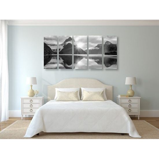 5 részes kép lélegzetelállító napfelkelte Új-Zélandon fekete-fehér kivitelben