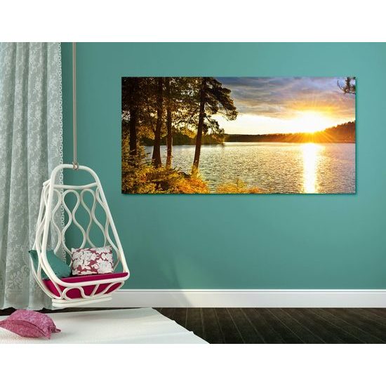 Kép naplemente varázsa a tónál