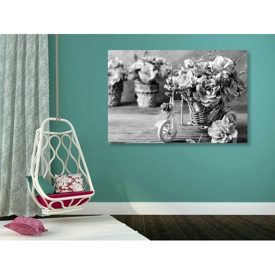 Kép fekete-fehér virágok vintage cserépben