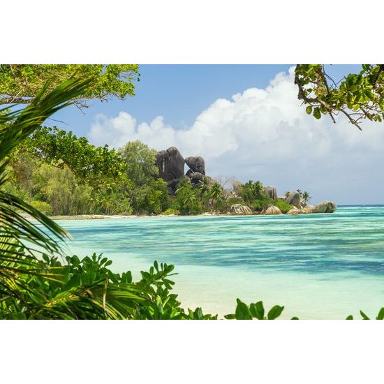 Kép ikonikus sziklák a La Digue szigeten