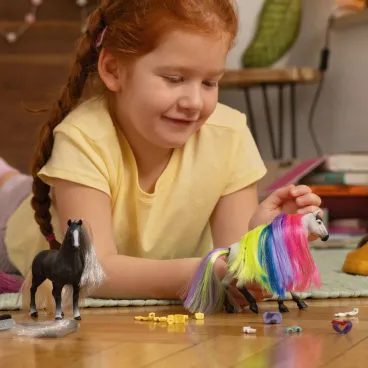 Schleich 42752 - Péče o koně s trakénským hříbětem, hrací sada