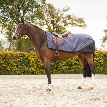 Deka bederní QHP nepromokavá + fleece 1200D Kolekce 2026/27