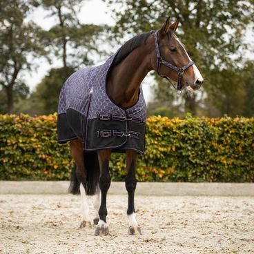 Deka termo výběhová QHP HighNeck 1200D 150g Kolekce 2026/27