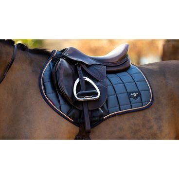 Podsedlová dečka LeMieux Suede Square - SLEVA - lehce prořízlá