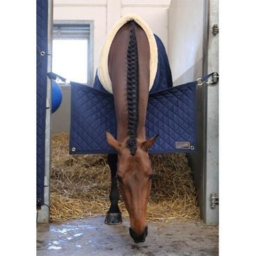 Závěr dveří závodního boxu Kentucky bordo