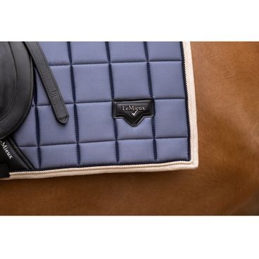 Podsedlová dečka LeMieux Suede Square - SLEVA - lehce prořízlá