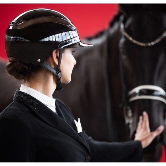 Jezdecká ochranná helma Pikeur ABUS AirLuxe Chrome Lady