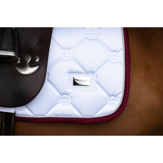 Podsedlová dečka Equestrian Stockholm White Perfection Bordeaux