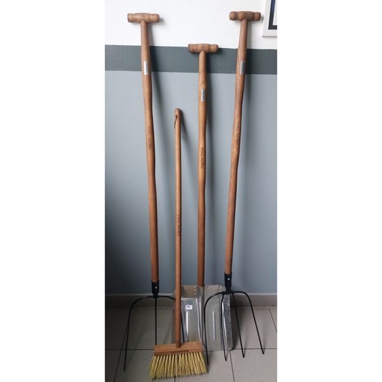 Koště zatloukané s násadou 120cm Equine Tools by EQS