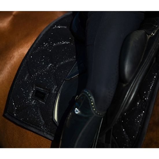 Podsedlová dečka Equestrian Stockholm all black glimmer Kolekce 2022/23