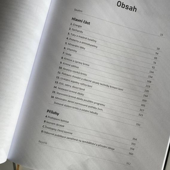 Publ Krmení koní Kompletní výživové požadavky - rozšířený dotisk