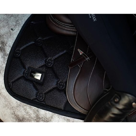 Podsedlová dečka Equestrian Stockholm All black glimmer KOLEKCE