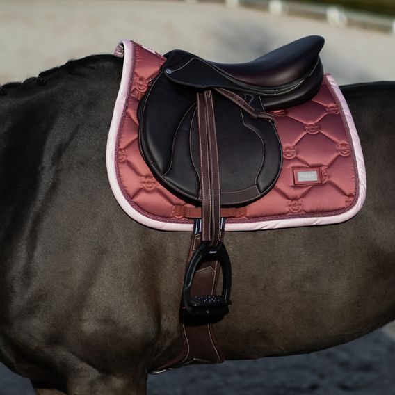 Podsedlová dečka Equestrian Stockholm Amber Rose Kolekce 2025/26