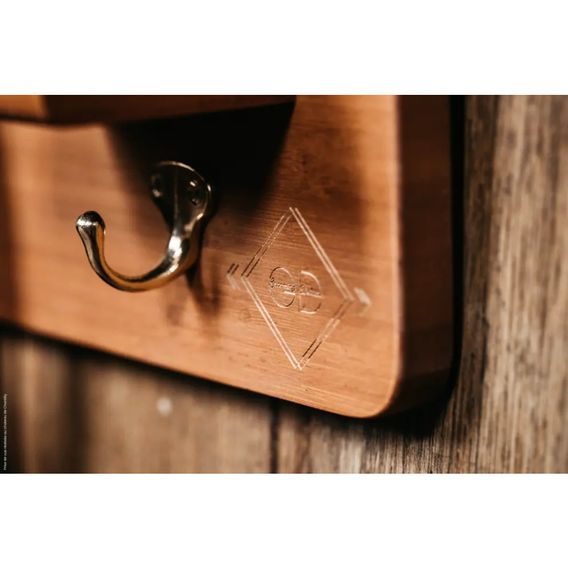 Dřevěný věšák na uzdečky Kentucky