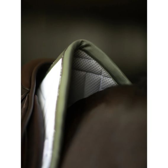 Podsedlová dečka Equestrian Stockholm Modern White Striking Valley Kolekce 2024/25