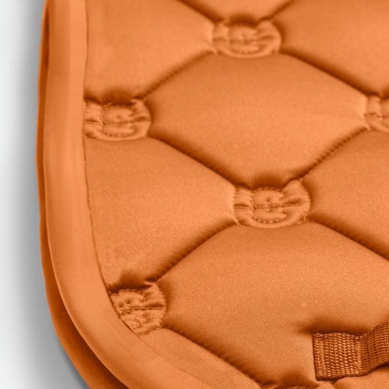 Podsedlová dečka Equestrian Stockholm Satin Chestnut Kolekce 2026/27