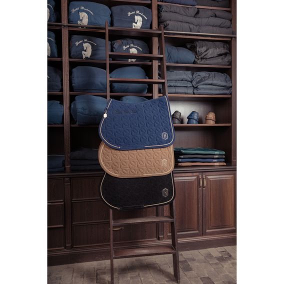 Podsedlová dečka Eskadron Heritage Velours Emblem Kolekce 2024/25