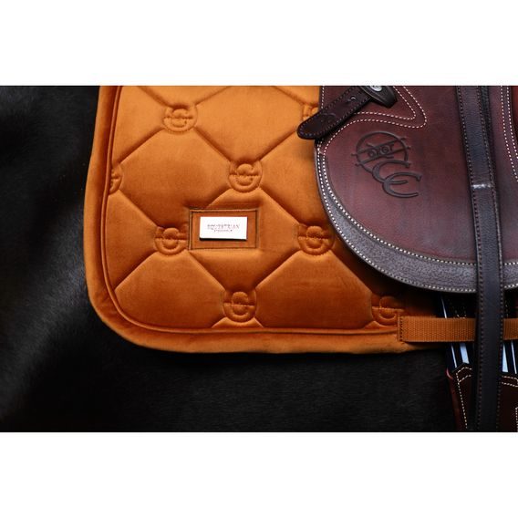 Podsedlová dečka Equestrian Stockholm Velvet Chestnut Kolekce 2026/27