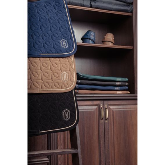 Podsedlová dečka Eskadron Heritage Velours Emblem Kolekce 2024/25