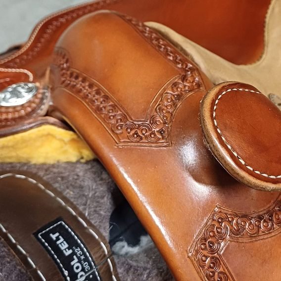 *W* Westernové sedlo Allround Westwood USA 16" FQH hnědé