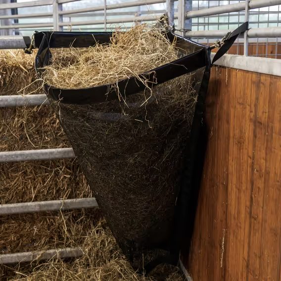 Síť na seno Kentucky Hay Bag Corner