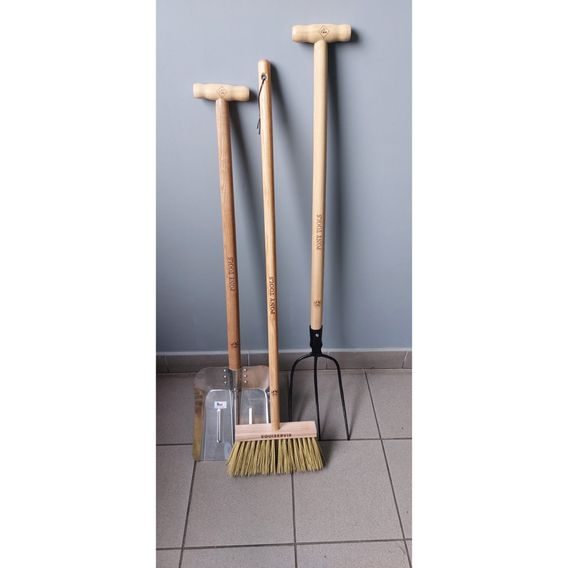 Koště zatloukané s násadou 100cm Pony Tools by EQS