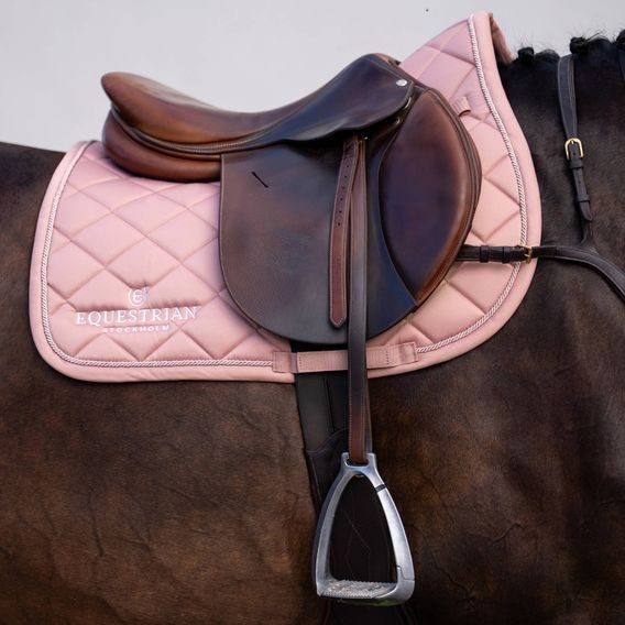 Podsedlová dečka Equestrian Stockholm Line Pink Kolekce 2026