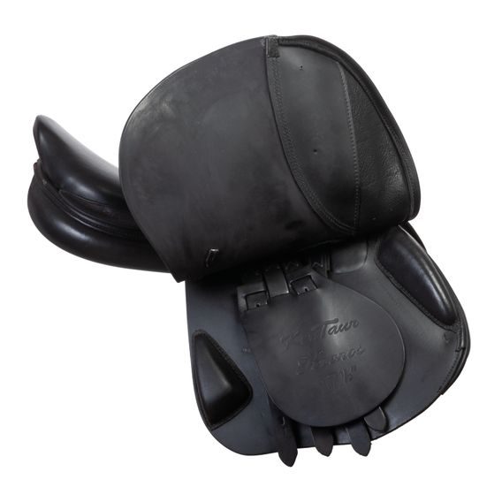 Komise č.: P106762 Sedlo skokové Kentaur Kronos17,5/3 NS Vintage plus latex černé vč:619266 + obal KT modrý