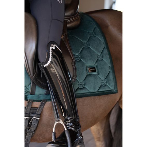 Podsedlová dečka Equestrian Stockholm Velvet Sycamore Green Kolekce 2026/27