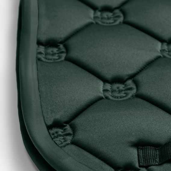 Podsedlová dečka Equestrian Stockholm Satin Sycamore Green Kolekce 2026/27