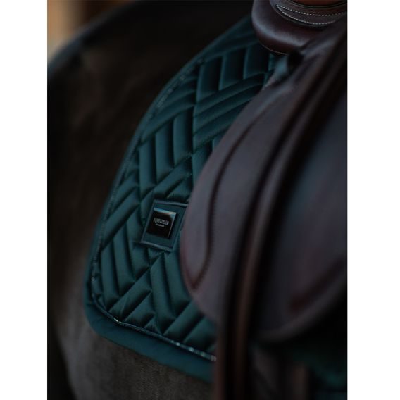 Podsedlová dečka Equestrian Stockholm Modern Dramatic Monday Kolekce