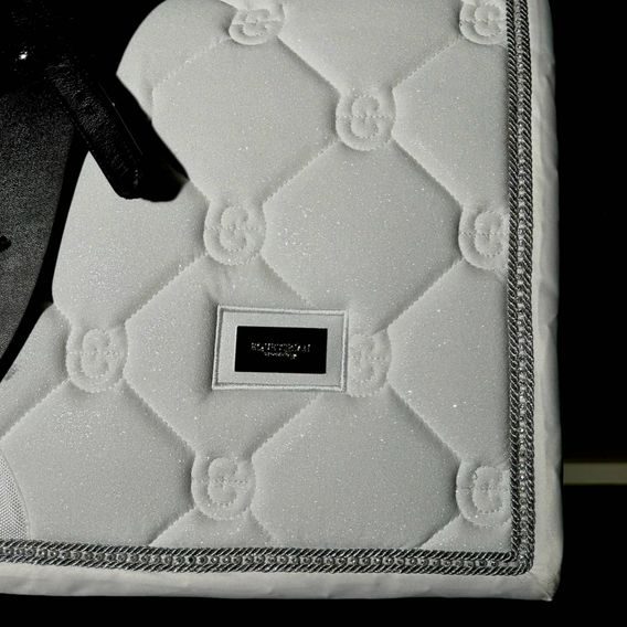 Podsedlová dečka Equestrian Stockholm Crystal White Glimmer