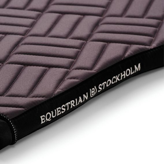 Podsedlová dečka Equestrian Stockholm Modern Dark Violet Kolekce 2025/26