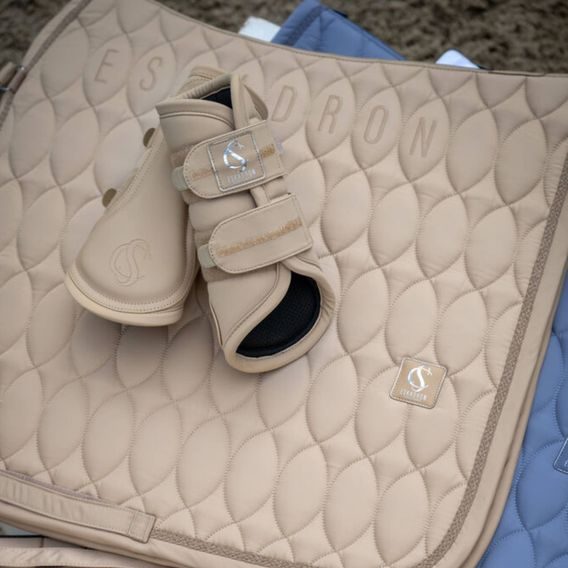 Podsedlová dečka Eskadron Classic Sports Softshell Jewel Kolekce 2026