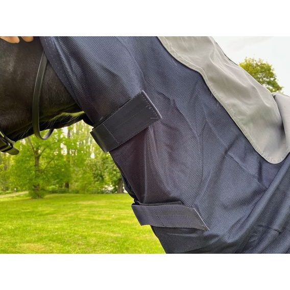 Deka síťovaná HKM Rain Comfort s krkem a laclem pod břicho