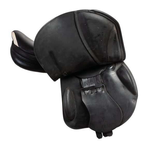 Komise č.P82897 Sedlo skokové Prestige Paris CLASSIC Lux 1733 CC čer vč. 03190522 + obal