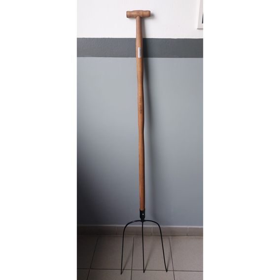 Vidle 3-hroté na seno široké velké s T-rukojetí Equine Tools by EQS