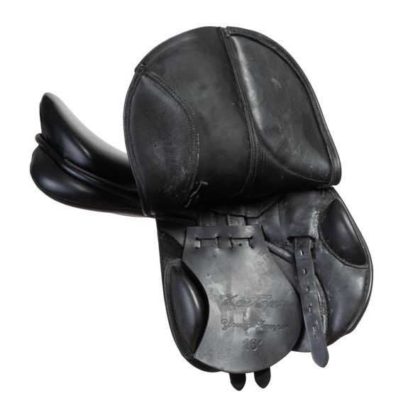 Komise č. P92353 Sedlo skokově univerzální KenTaur Young Jumper 16,0/3 černé vč:3635224 + obal modrý KT