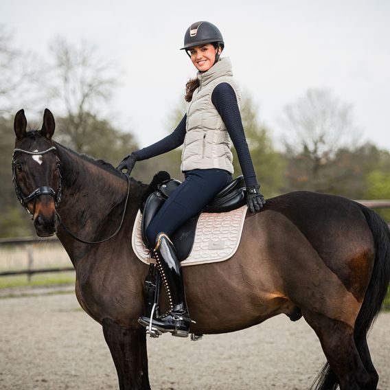 Podsedlová dečka Schockemöhle Velvet Balance Kolekce 2024/25