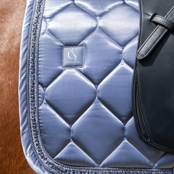 Podsedlová dečka Eskadron Classic Sports Satin Frills Kolekce 2026